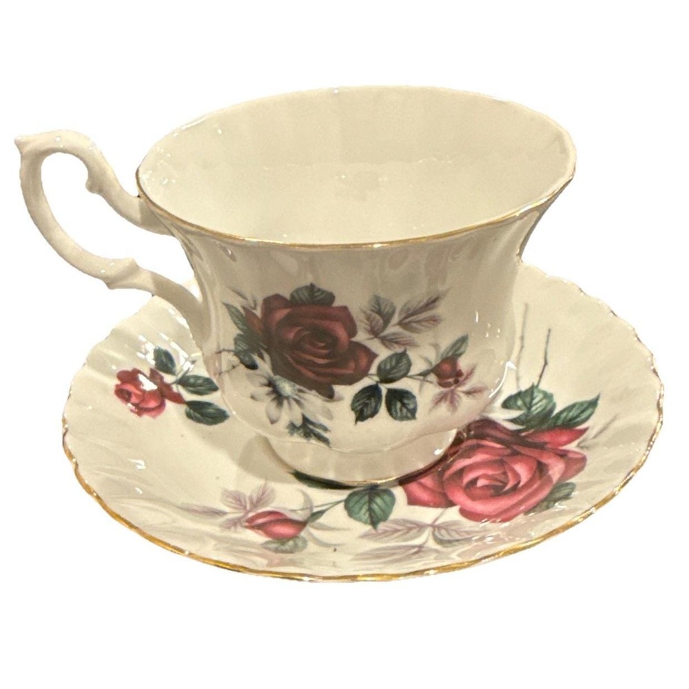 Royal Albert Bone China England Tea Cup Saucer Red Roses Floral Vintage Cottage‎